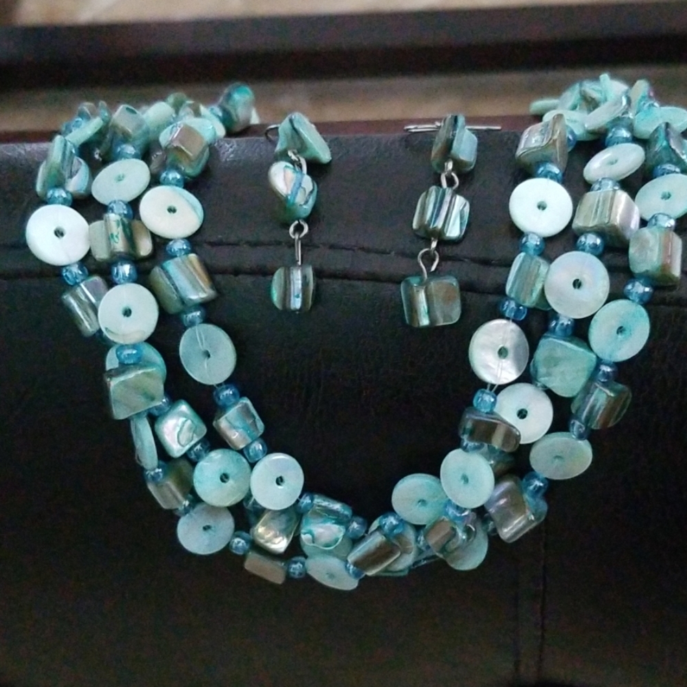 3 strand blue iridescent stone necklace w/earrings